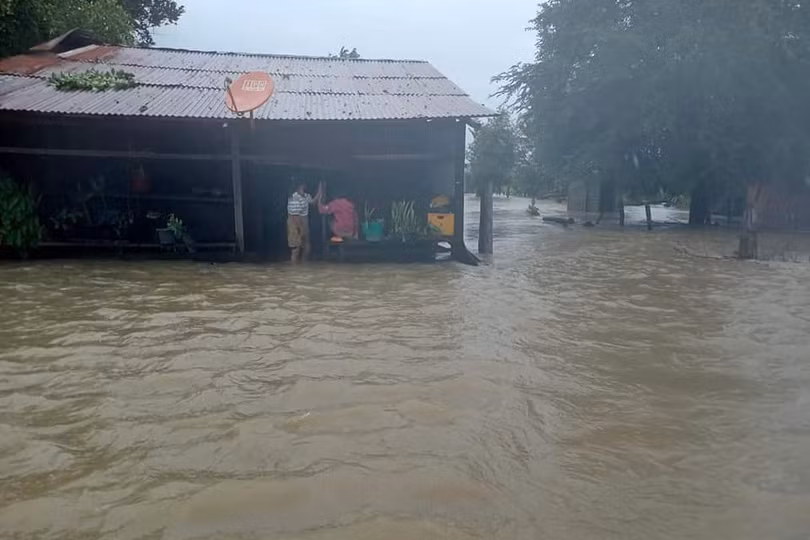 Bão Noru gây ngập nặng ở Lào