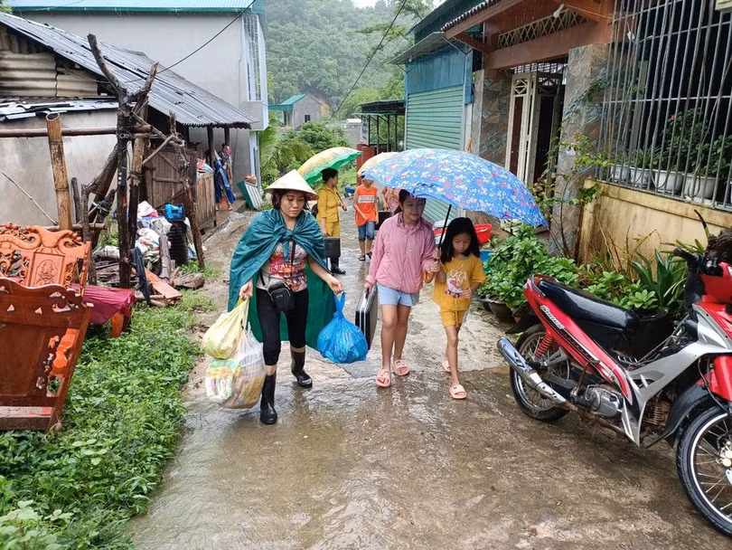 Bản làng tan hoang sau cơn lũ dữ ở Kỳ Sơn
