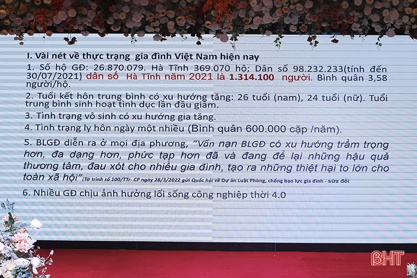 Trang bị kiến thức về công tác gia đình, NTM và đô thị văn minh cho cán bộ văn hoá ở Hà Tĩnh