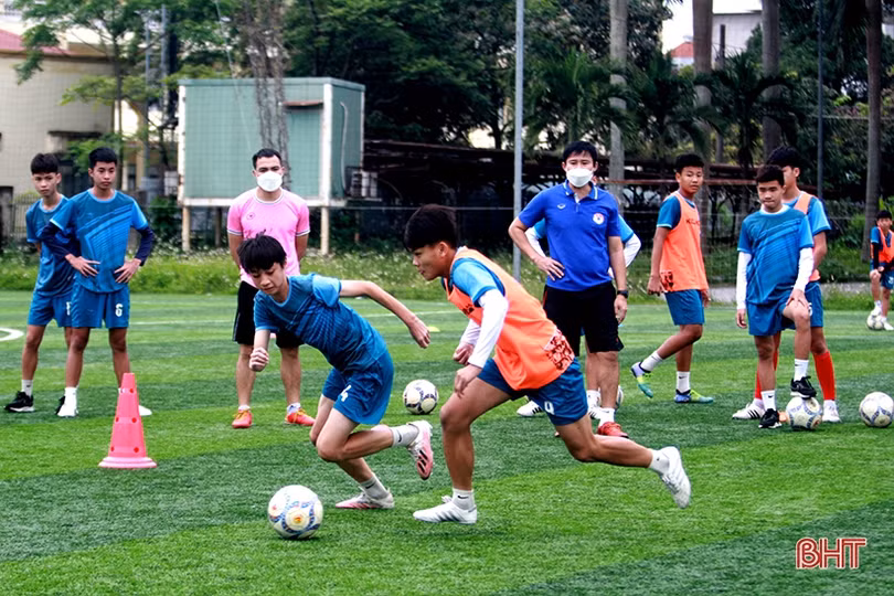 Bóng đá trẻ Hà Tĩnh: Tia hy vọng sau chuỗi “chảy máu” tài năng