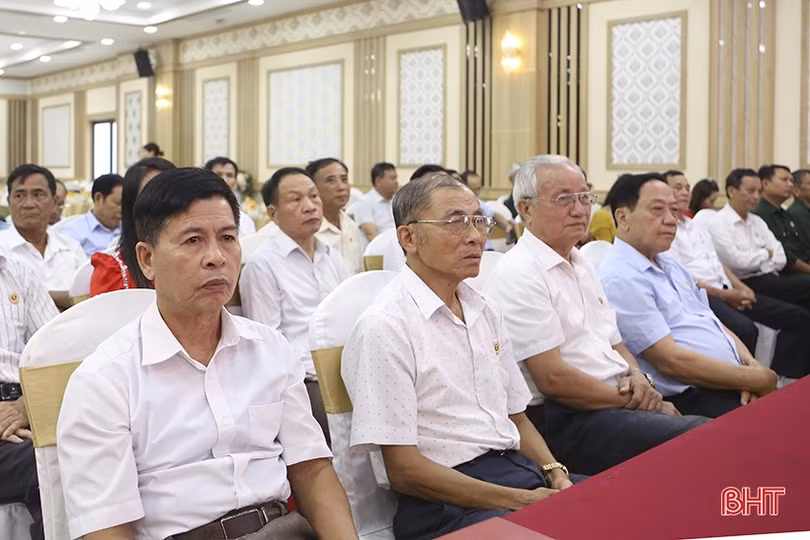 Hội CCB Hà Tĩnh khen thưởng các điển hình trong phong trào thi đua chào mừng đại hội