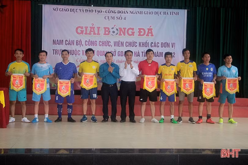 Khởi tranh Giải Bóng đá nam cán bộ, công chức, viên chức ngành giáo dục Hà Tĩnh