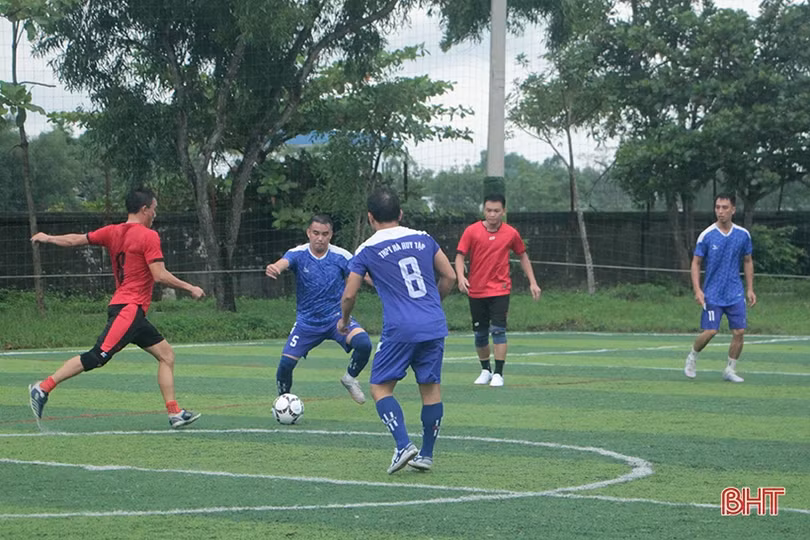Khởi tranh Giải Bóng đá nam cán bộ, công chức, viên chức ngành giáo dục Hà Tĩnh
