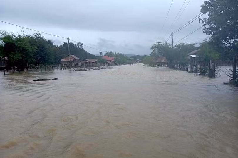 Bão Noru gây ngập nặng ở Lào