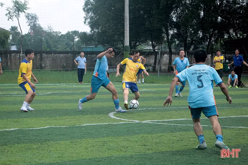 Khởi tranh Giải Bóng đá nam cán bộ, công chức, viên chức ngành giáo dục Hà Tĩnh