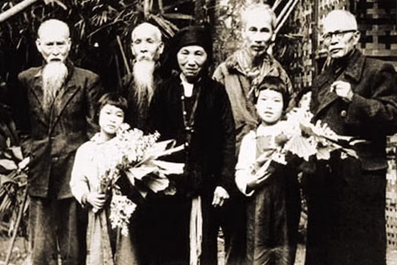 Người cao tuổi: “gốc vững, cây bền”