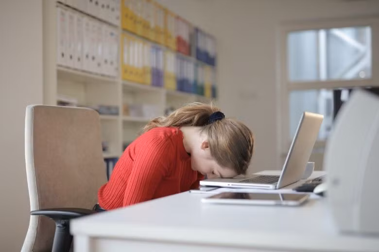 Bật mí mẹo đơn giản giúp giảm khô mắt, mỏi mắt hiệu quả