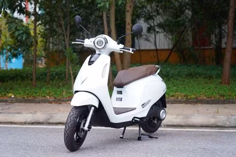 VinFast bàn giao xe máy điện Evo200