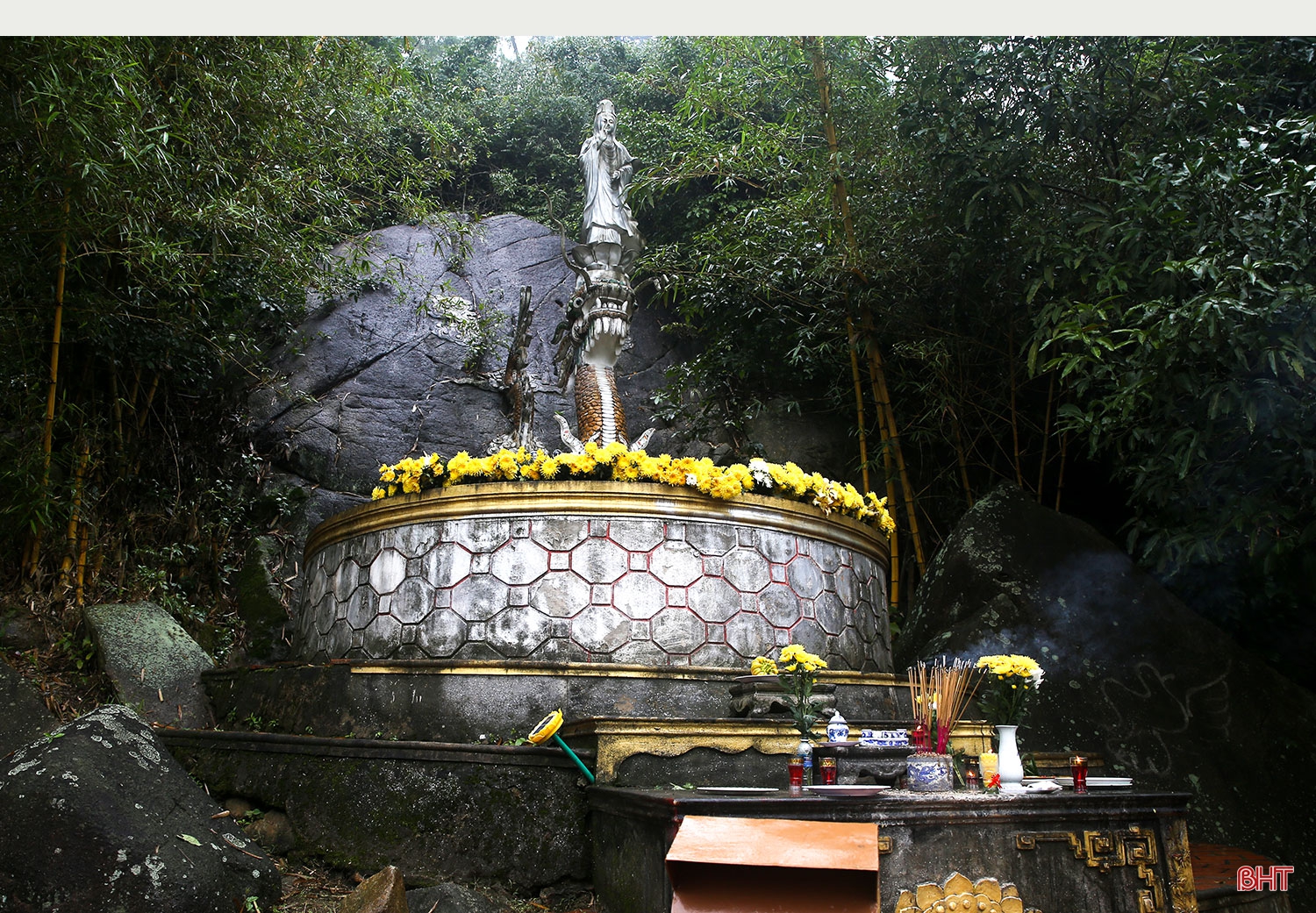 Hương Tích tự - danh lam trên đỉnh non Hồng
