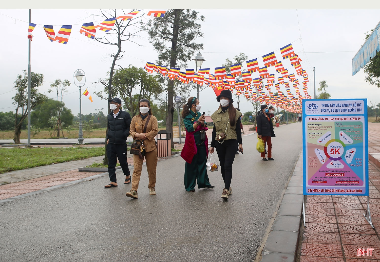 Hương Tích tự - danh lam trên đỉnh non Hồng