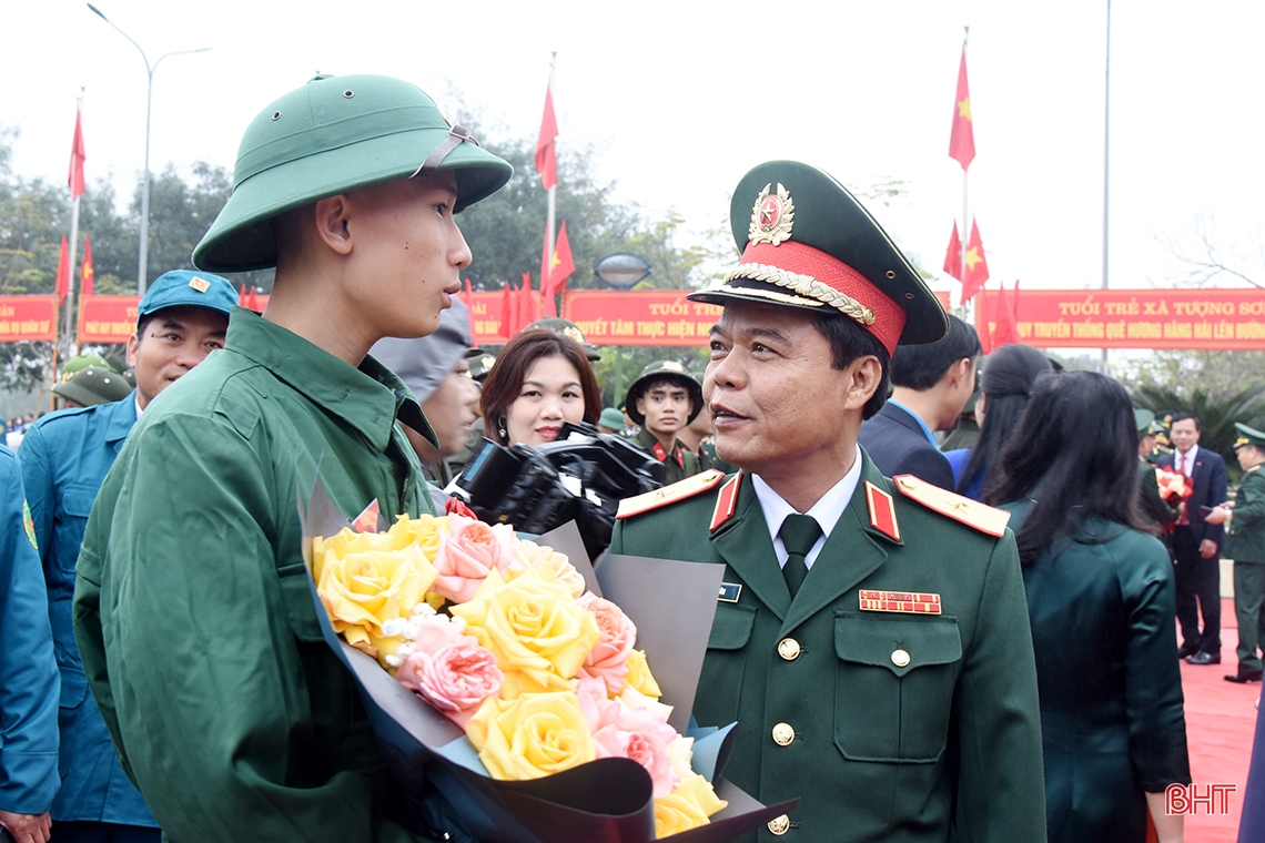 Lãnh đạo Hà Tĩnh, Bộ Quốc phòng dự lễ giao nhận quân tại các địa phương