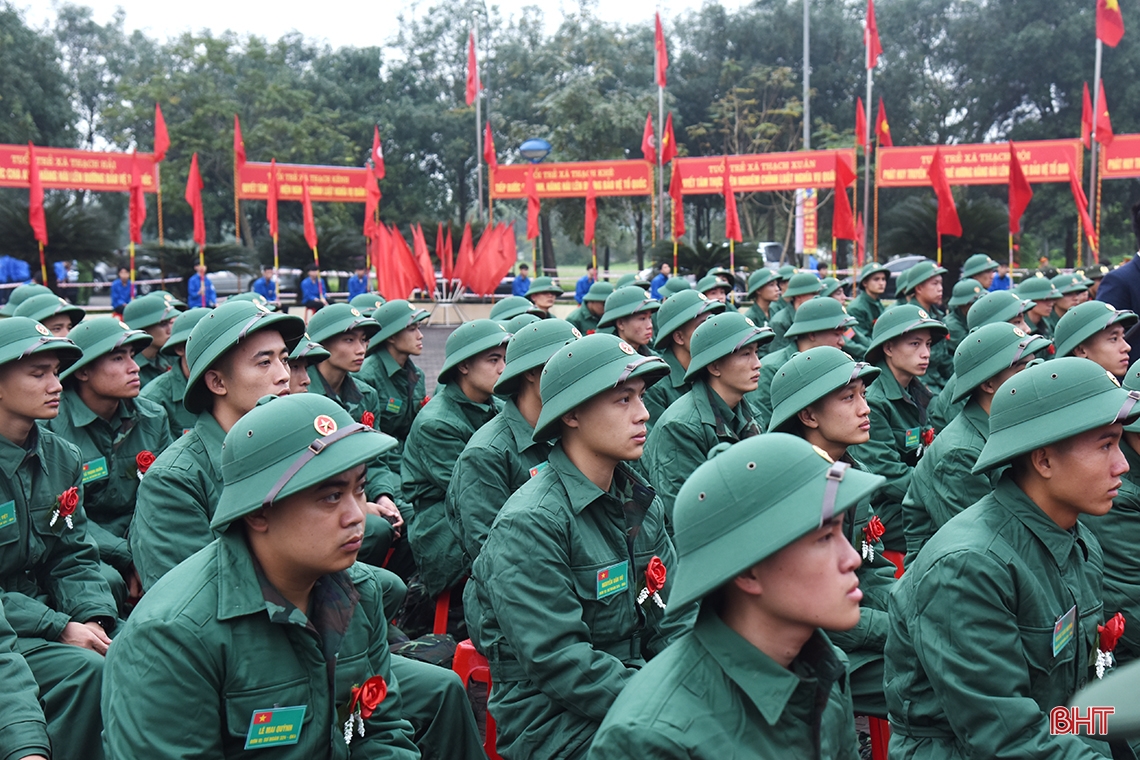 Lãnh đạo Hà Tĩnh, Bộ Quốc phòng dự lễ giao nhận quân tại các địa phương
