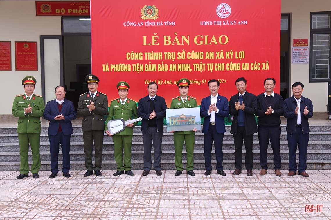 Bí thư Tỉnh ủy kiểm tra và chúc tết các đơn vị lực lượng vũ trang