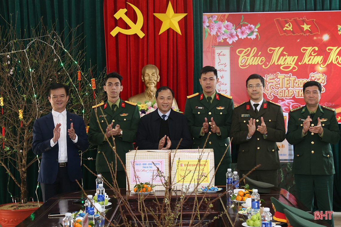 Bí thư Tỉnh ủy kiểm tra và chúc tết các đơn vị lực lượng vũ trang