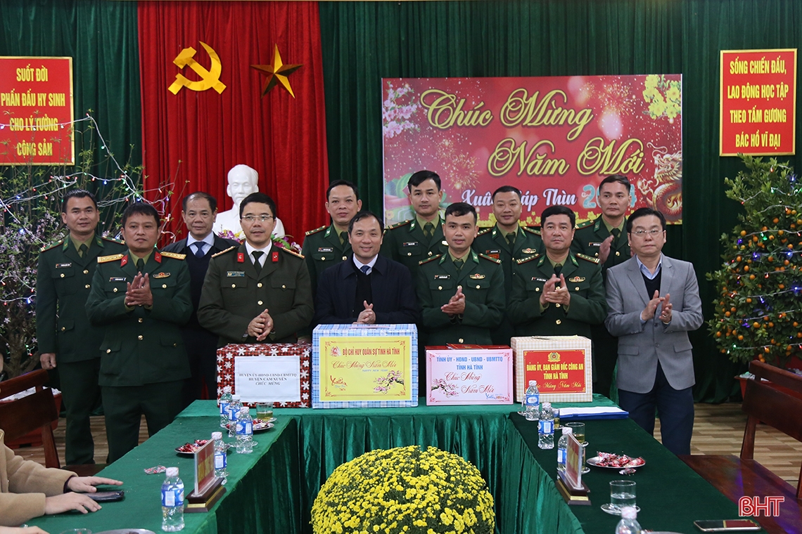 Bí thư Tỉnh ủy kiểm tra và chúc tết các đơn vị lực lượng vũ trang