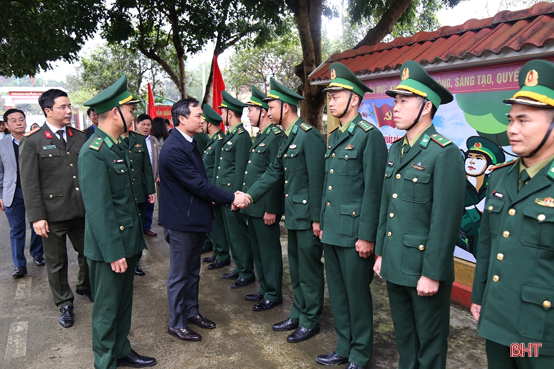Bí thư Tỉnh ủy kiểm tra và chúc tết các đơn vị lực lượng vũ trang