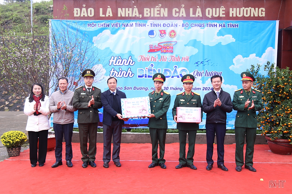 Lãnh đạo Hà Tĩnh kiểm tra công tác sẵn sàng chiến đấu tại đảo Sơn Dương