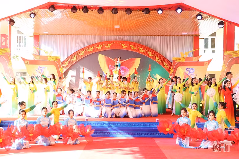 Long trọng kỷ niệm 50 năm thành lập Trường THPT Nguyễn Trung Thiên