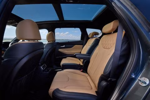 Hyundai Santa Fe Hybrid 2023 ra mắt, giá từ 42.479 USD
