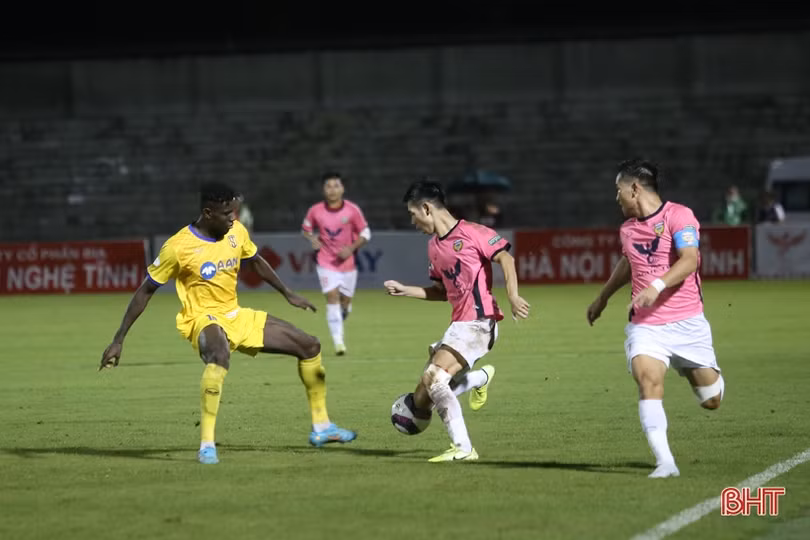 Hồng Lĩnh Hà Tĩnh thanh lý hàng loạt cầu thủ chuẩn bị cho mùa giải V.League 2023
