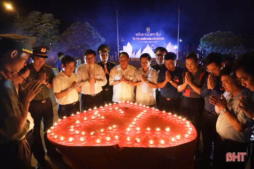 Hàng ngàn ngọn nến lung linh tri ân các anh hùng liệt sỹ