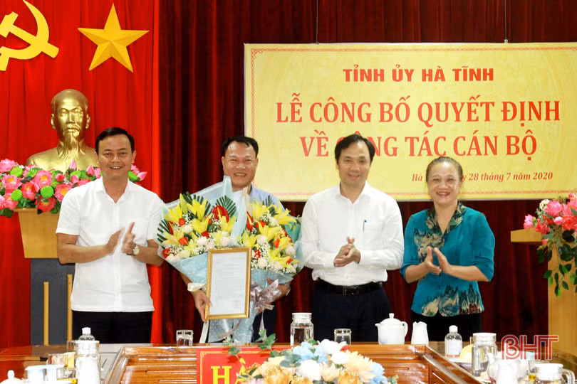 Hà Tĩnh điều động nhiều lãnh đạo sở ngành, địa phương