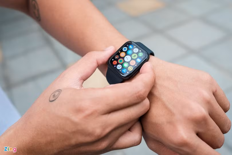 Oppo Watch “đọ dáng” cùng Apple Watch Series 5