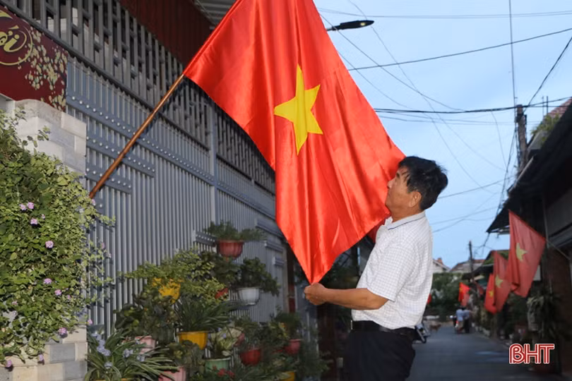 Thành Sen rực rỡ cờ hoa trước thềm Đại hội Đảng bộ thành phố Hà Tĩnh