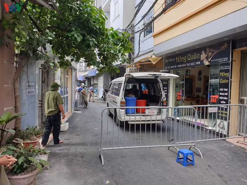 Hà Nội tiến hành khử khuẩn khu vực có ca nghi mắc Covid-19