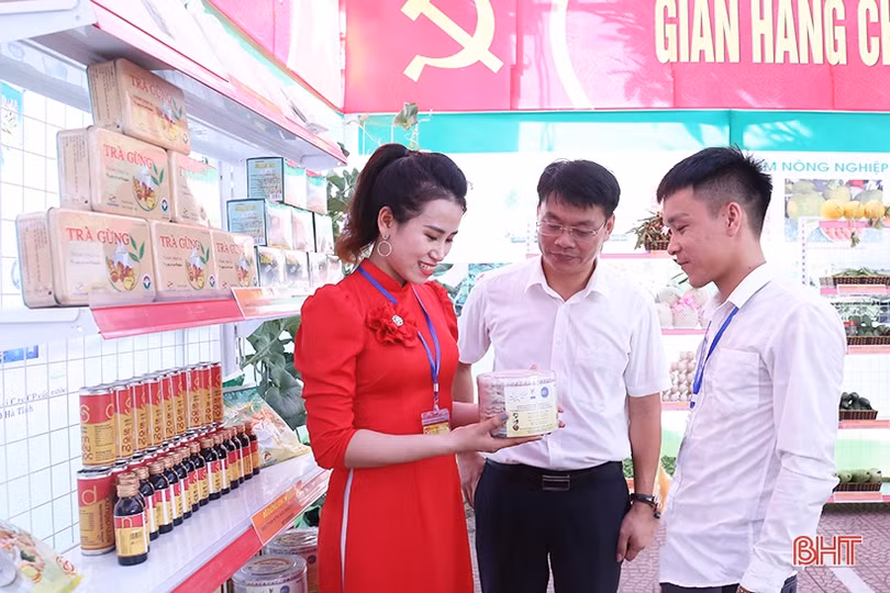 Sản phẩm OCOP, nông nghiệp, tiểu thủ công nghiệp của TP Hà Tĩnh thu hút đại biểu bên lề Đại hội Đảng bộ TP Hà Tĩnh