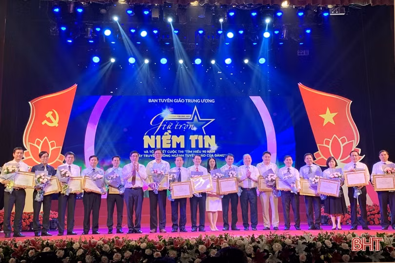 Hà Tĩnh được khen thưởng tại cuộc thi tìm hiểu 90 năm ngày truyền thống ngành Tuyên giáo