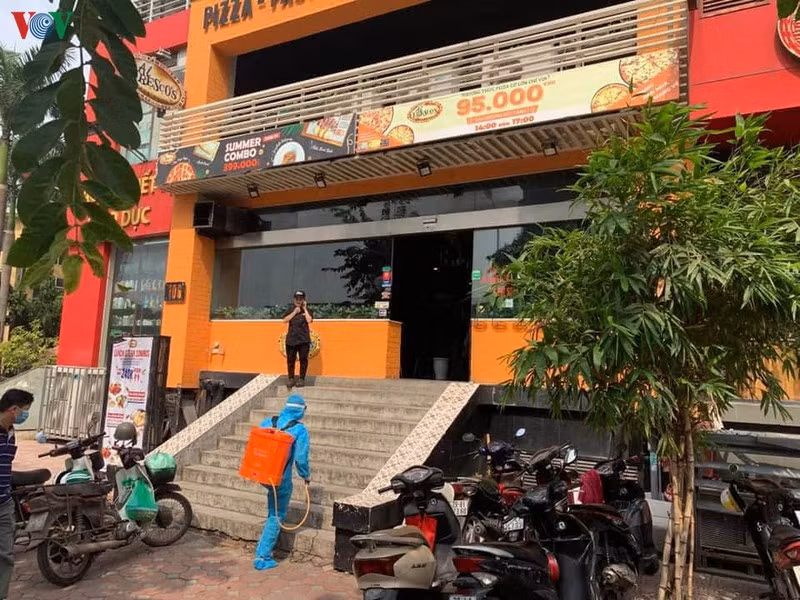Hà Nội tiến hành khử khuẩn khu vực có ca nghi mắc Covid-19