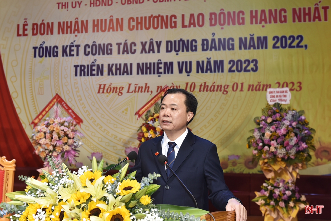 Thị xã Hồng Lĩnh đón nhận Huân chương Lao động hạng Nhất