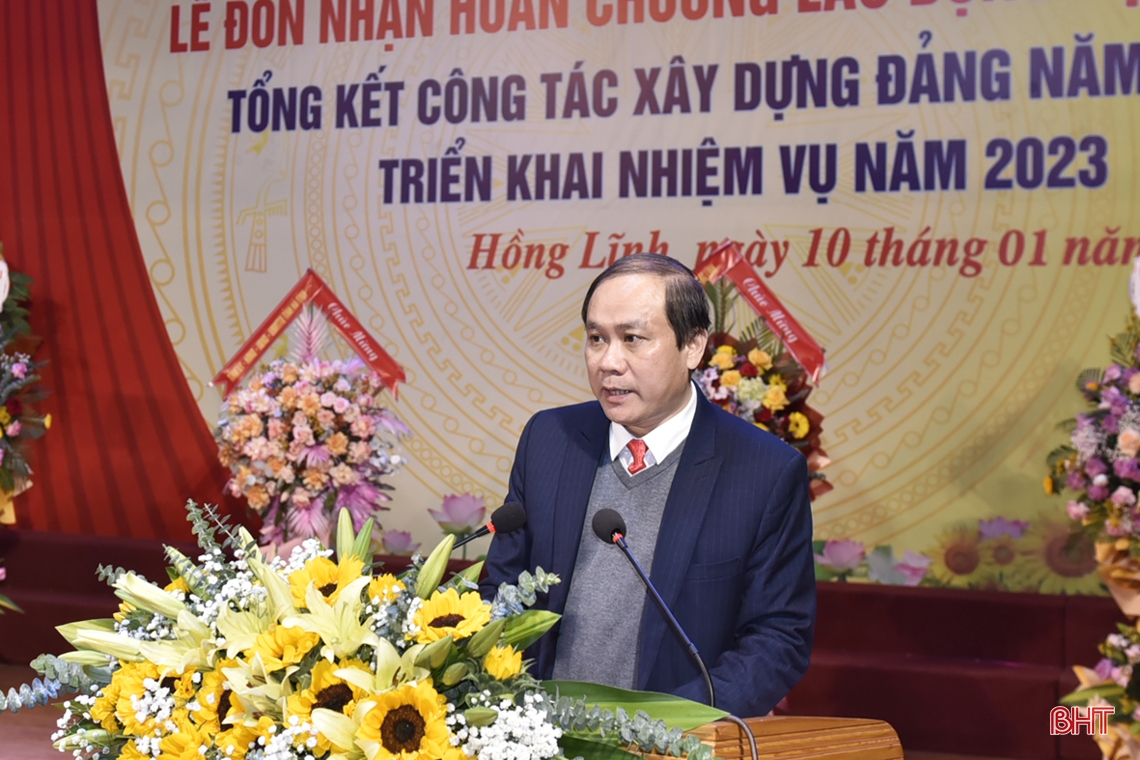 Thị xã Hồng Lĩnh đón nhận Huân chương Lao động hạng Nhất