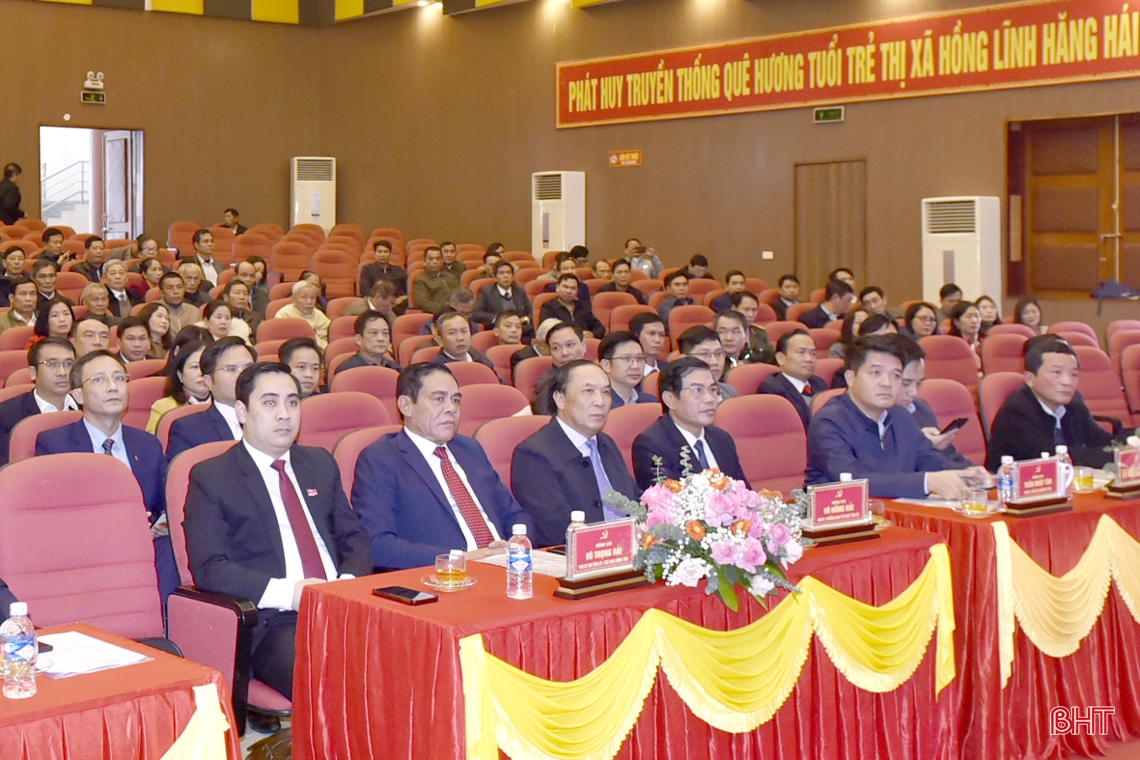 Thị xã Hồng Lĩnh đón nhận Huân chương Lao động hạng Nhất