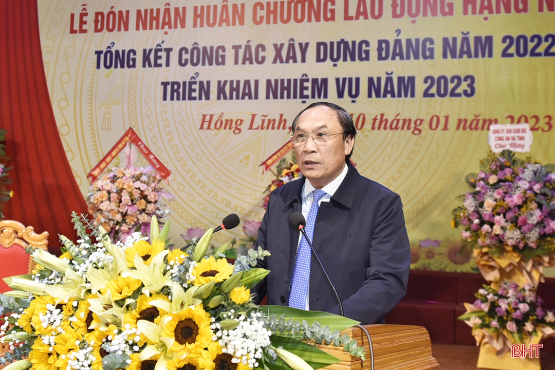 Thị xã Hồng Lĩnh đón nhận Huân chương Lao động hạng Nhất