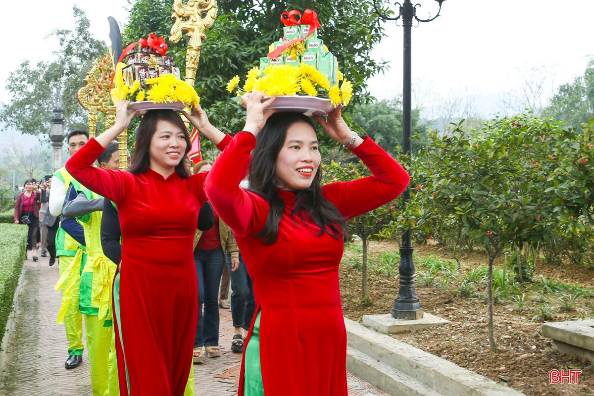 bqbht_br_mua-xuan-ai-di-tray-hoi.jpg