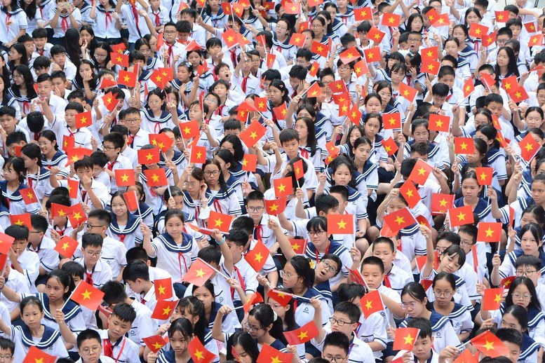 Chủ tịch nước tin tưởng các em học sinh, sinh viên, học viên sẽ tiếp tục nuôi dưỡng ước mơ, không ngừng học tập, rèn luyện, trở thành những công dân yêu nước, trách nhiệm, sáng tạo, giàu lòng nhân ái, có khát vọng lớn lao để xây dựng đất nước ngày càng phồn vinh, hạnh phúc.