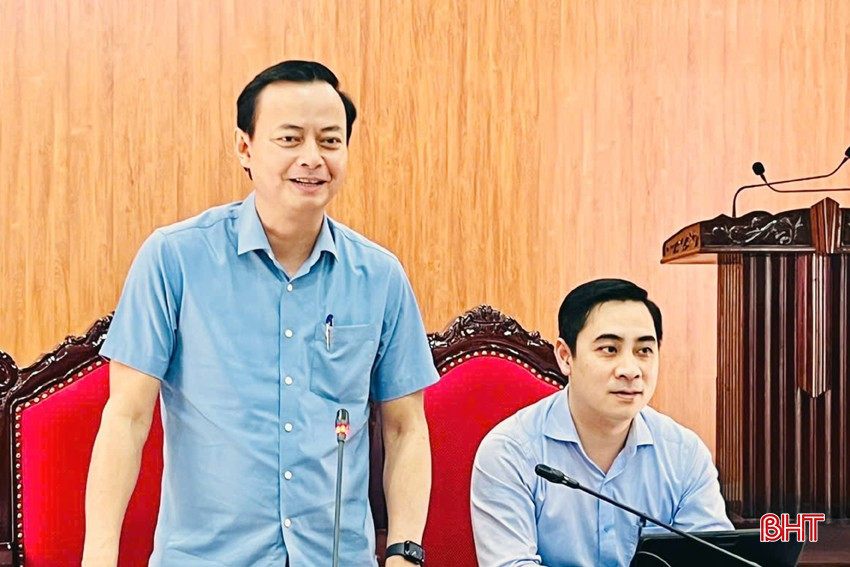 Trưởng ban Tuyên giáo và Dân vận Tỉnh ủy Hà Văn Hùng phát biểu tại buổi làm việc.