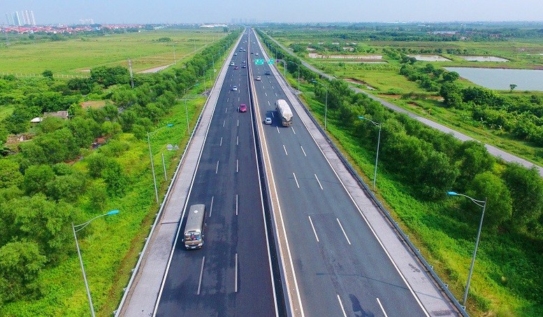 Chúng ta sẽ hoàn thành vượt chỉ tiêu kế hoạch 3.000 km đường bộ cao tốc và 1.000 km đường ven biển ngay trong năm 2025 này.