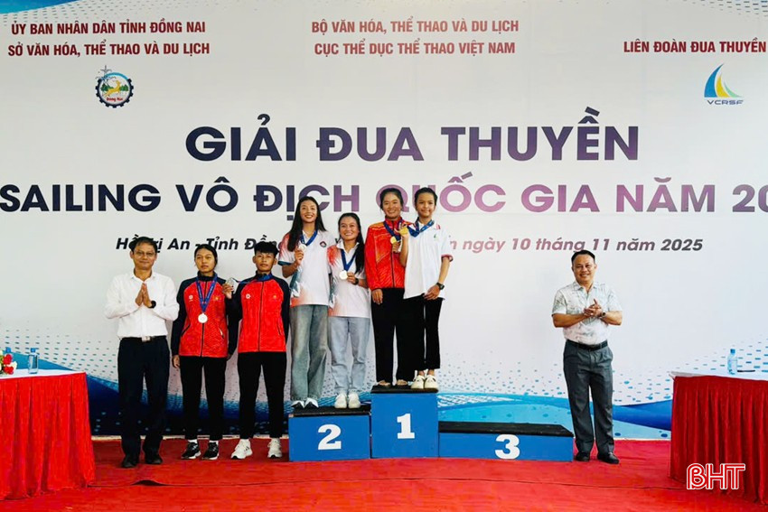 Các VĐV Nguyễn Trang Đài - Mai Thị Hoài Thu nhận HCB nội dung đôi nữ 470