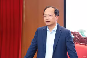 Đồng chí Bí thư Tỉnh ủy chúc mừng ngày truyền thống các cơ quan tham mưu, giúp việc Tỉnh ủy