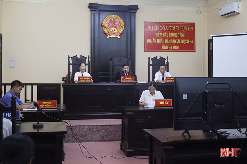 Không thiếu thốn, vẫn nổi lòng tham cướp giật điện thoại người đi đường