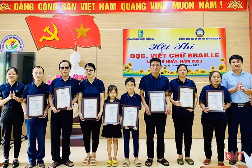 16 thí sinh tranh tài tại Hội thi Đọc, viết chữ braille huyện Thạch Hà