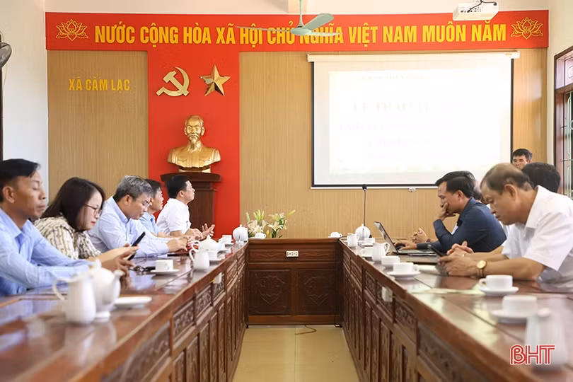 Trao bằng khen của Thủ tướng, Chủ tịch UBND tỉnh cho các cá nhân dũng cảm cứu người đuối nước