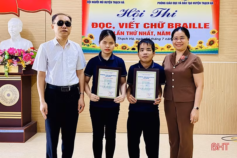 16 thí sinh tranh tài tại Hội thi Đọc, viết chữ braille huyện Thạch Hà