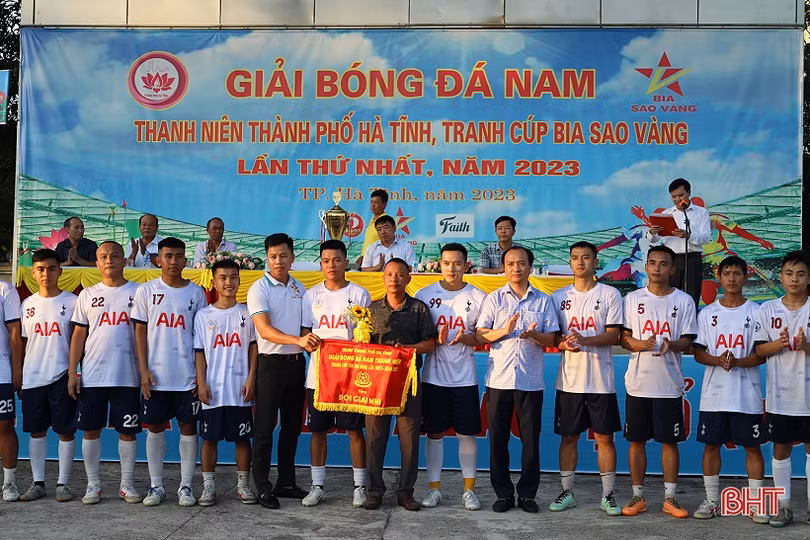 Phường Hà Huy Tập vô địch giải bóng đá tranh Cúp Bia Sao Vàng