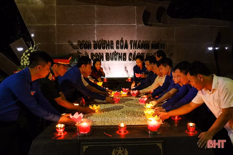 Lung linh muôn ngọn nến tri ân Anh hùng Lý Tự Trọng