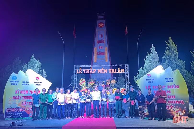 Tuổi trẻ Hà Tĩnh thắp nến tri ân anh hùng liệt sĩ