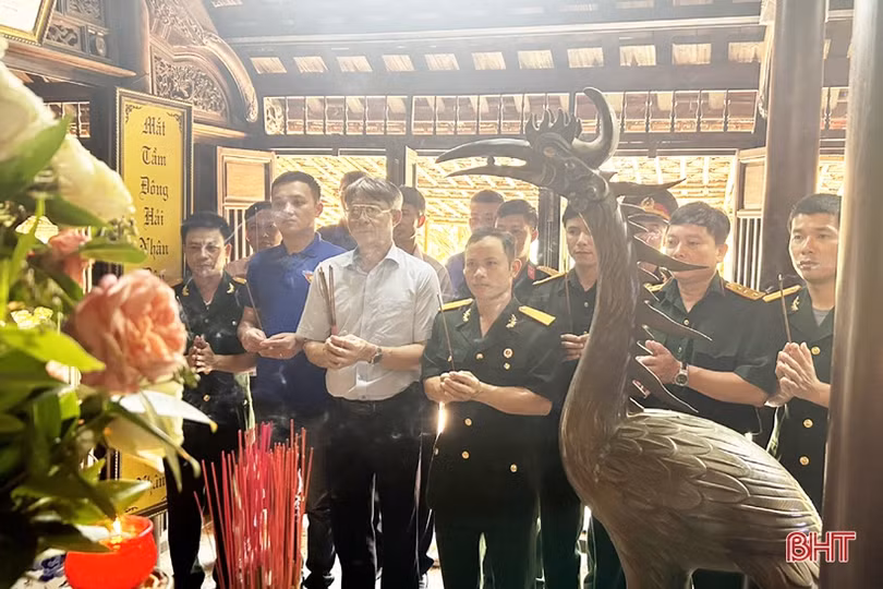 Nhà máy Nhiệt điện Vũng Áng 1 tặng quà cho gia đình chính sách, người có công